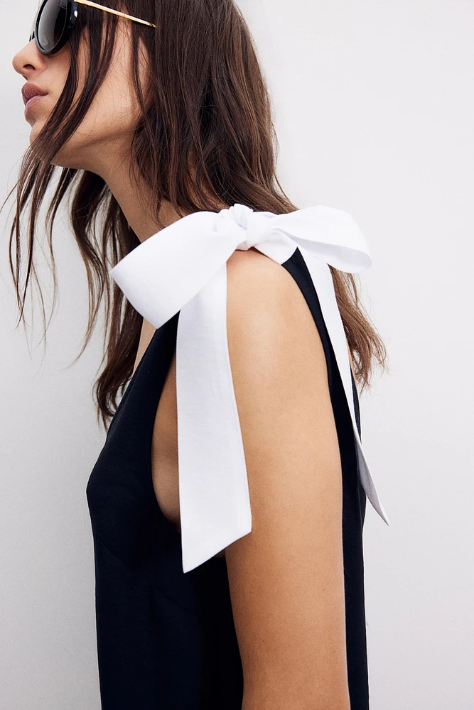 Robe trapèze avec bretelles à nouer