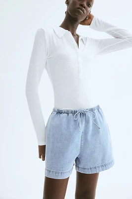 Short en denim avec cordon de serrage