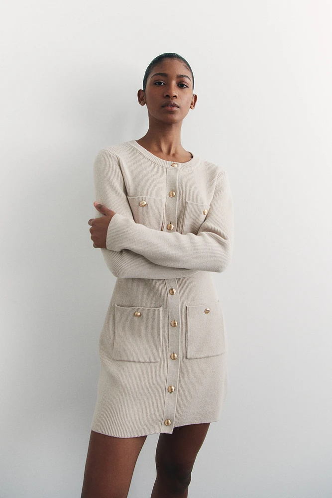 Robe en tricot avec poches devant