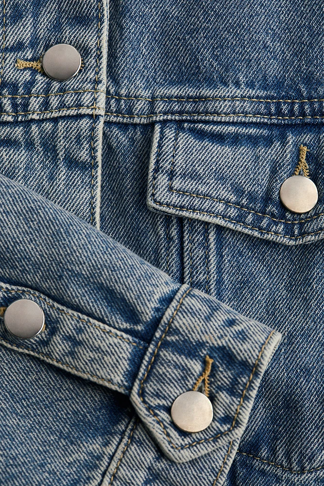 Veste en denim avec épaulettes