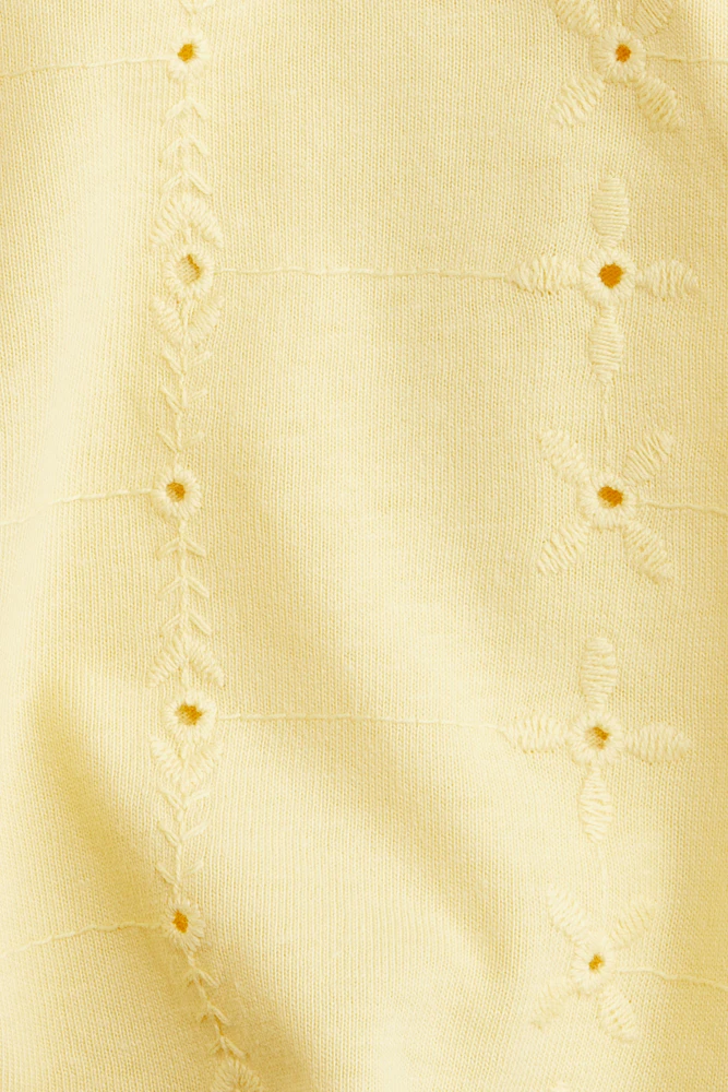 Haut avec broderie anglaise