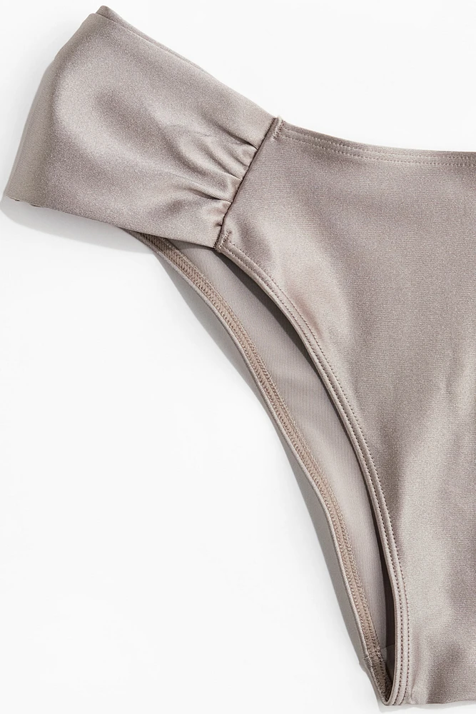 Culotte de bikini audacieuse