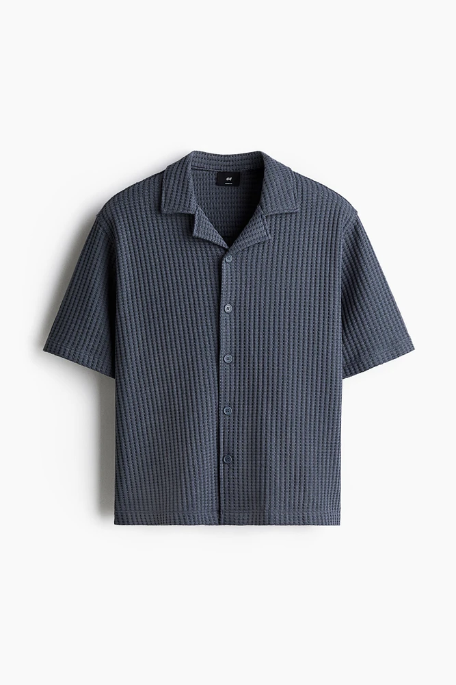 Chemise gaufrée coupe ample à col cubain