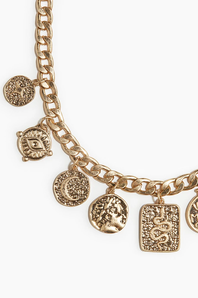 Short pendant necklace