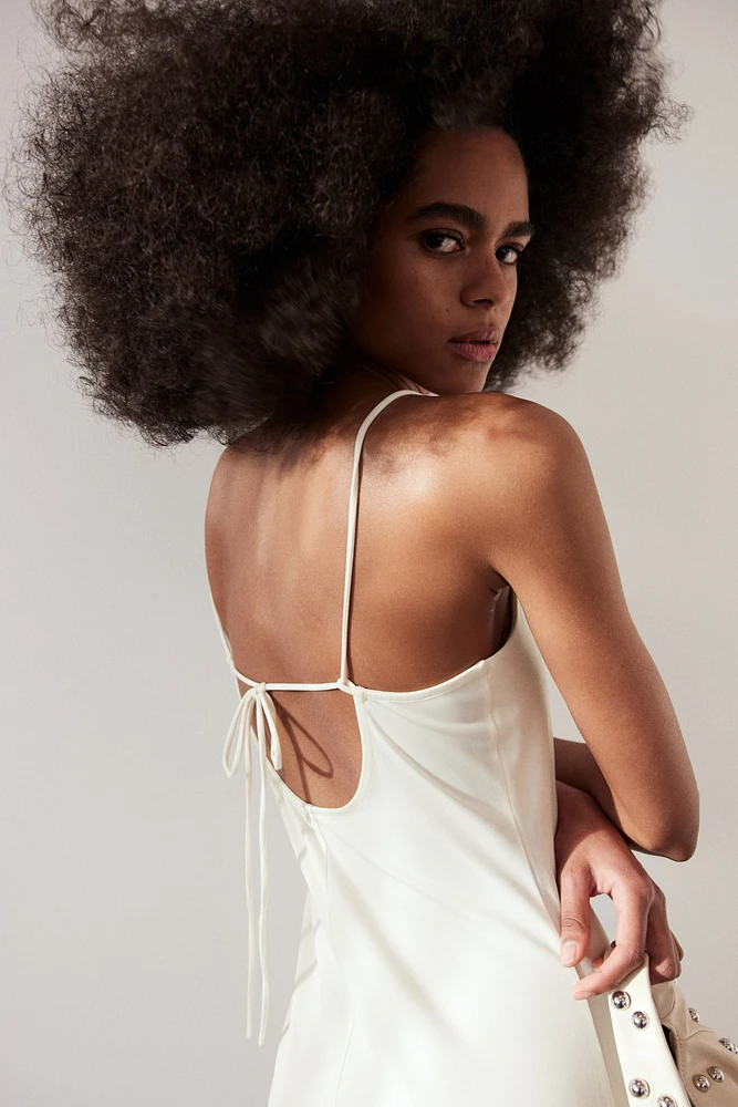 Robe moulante à bretelles fines