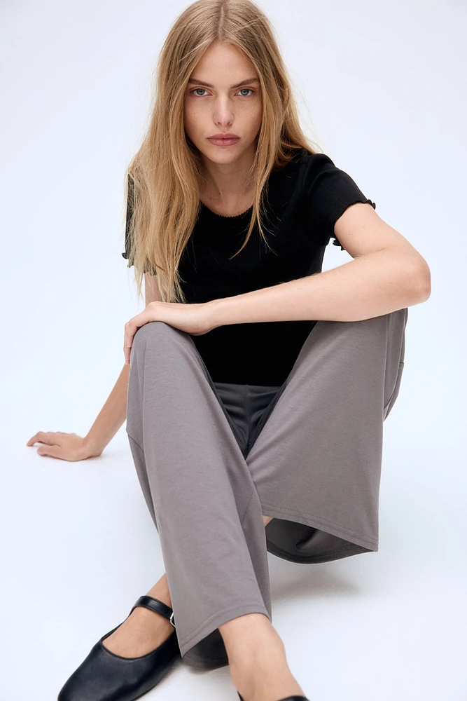 T-shirt avec détails surjetés