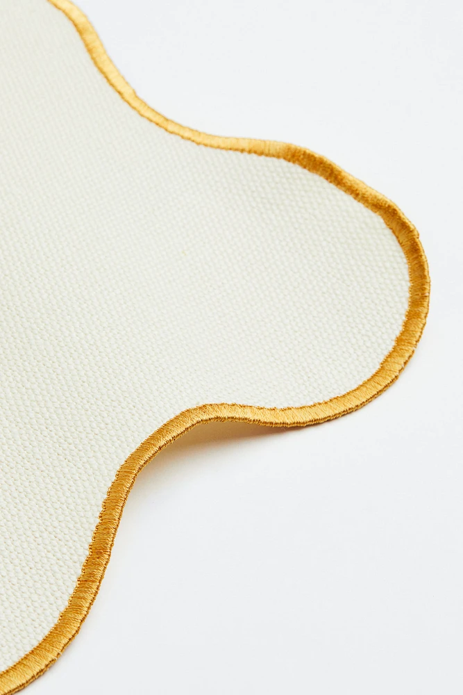 Scallop-edged Placemat