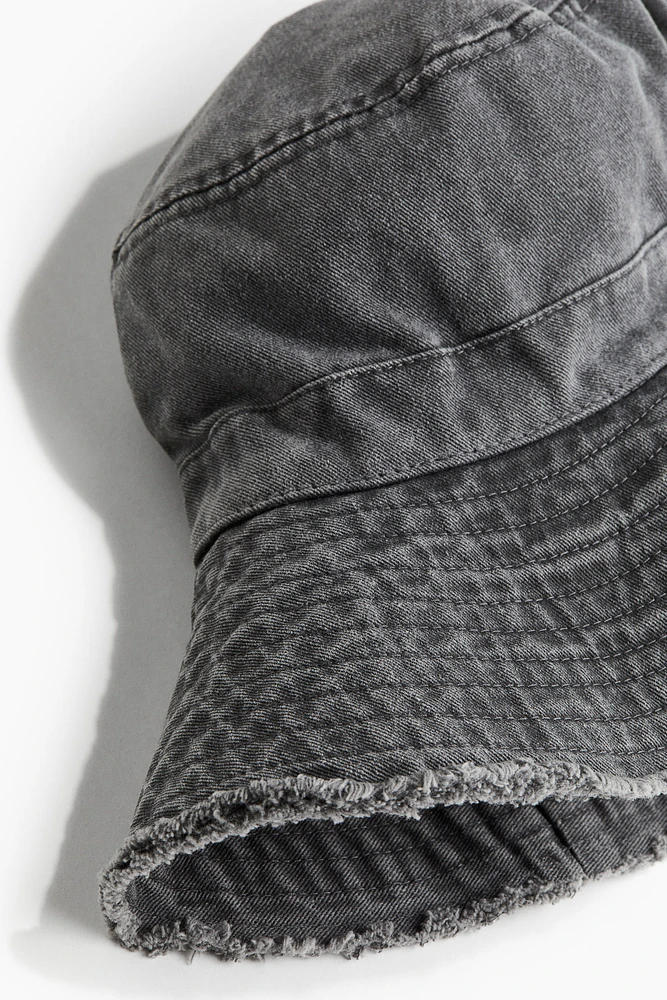 Chapeau en coton à bord frangé