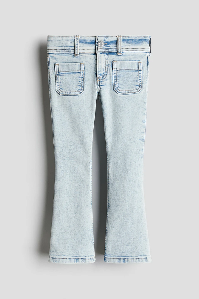 Jean très extensible à jambes évasées