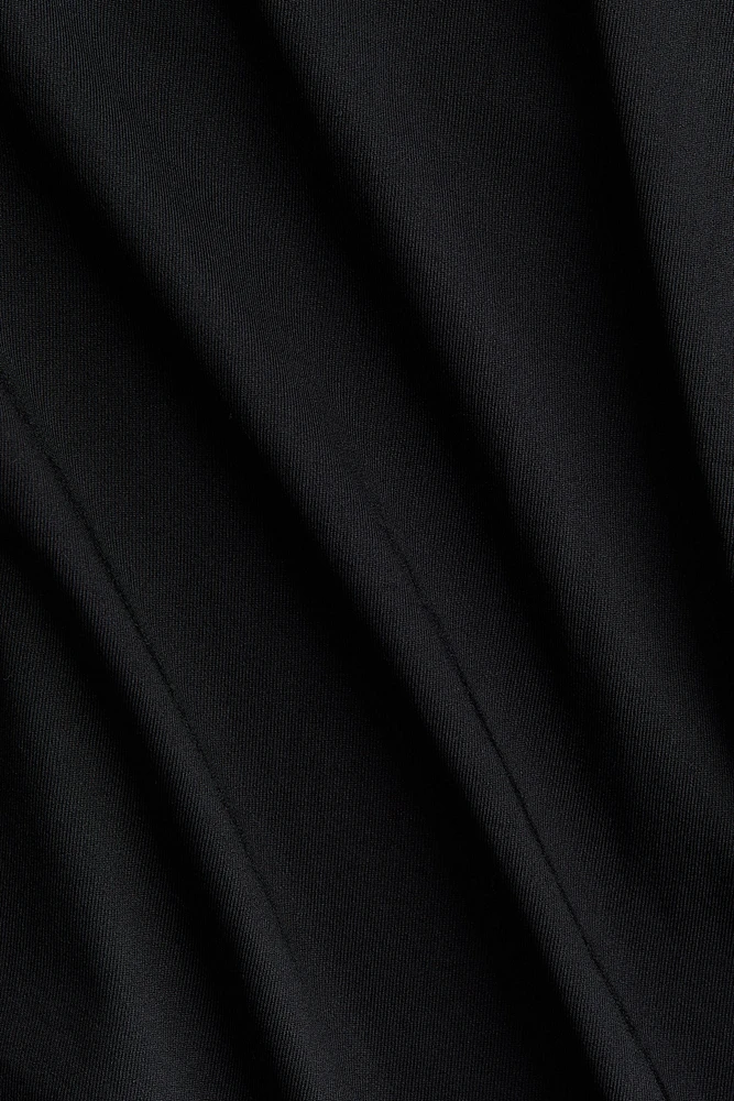 Maillot culotte-ficelle à col cheminée
