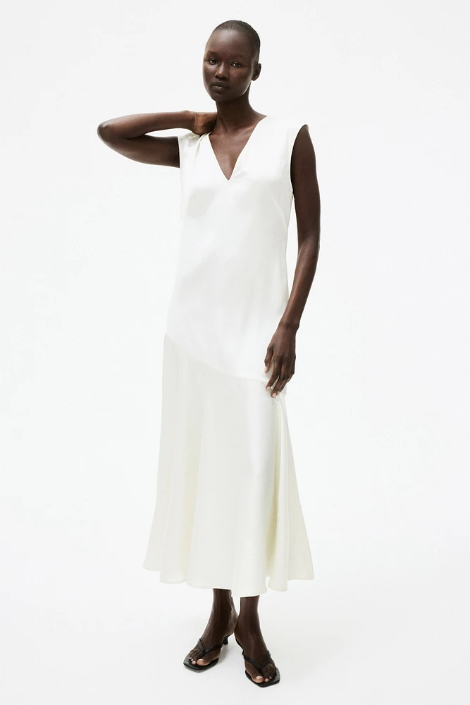 Robe à encolure en V satin