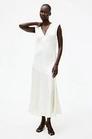 Robe à encolure en V satin