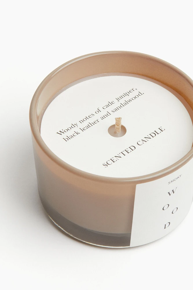 Bougie parfumée dans un pot en verre