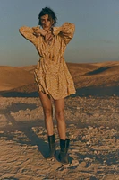 Robe à volant avec ceinture nouer