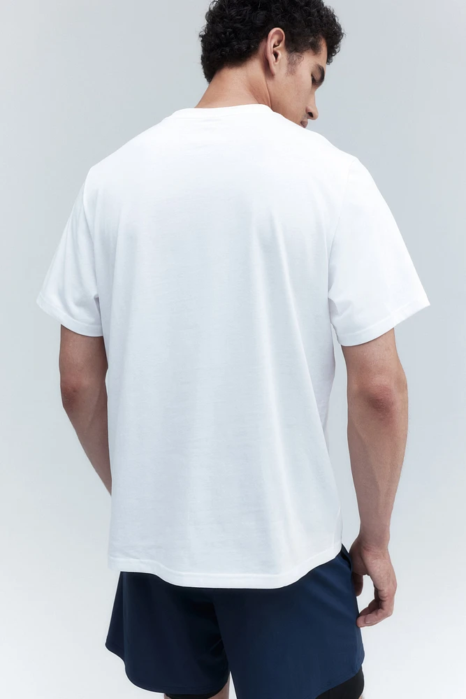 T-shirt de sport coupe classique avec DryMove™