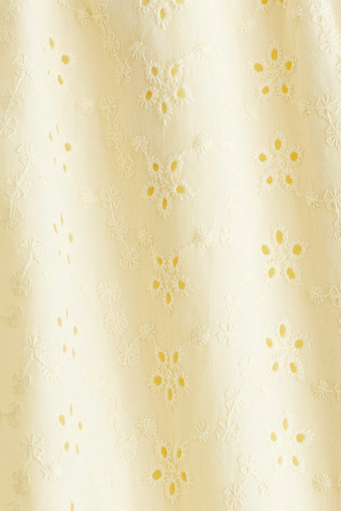 Short taille haute avec broderie anglaise