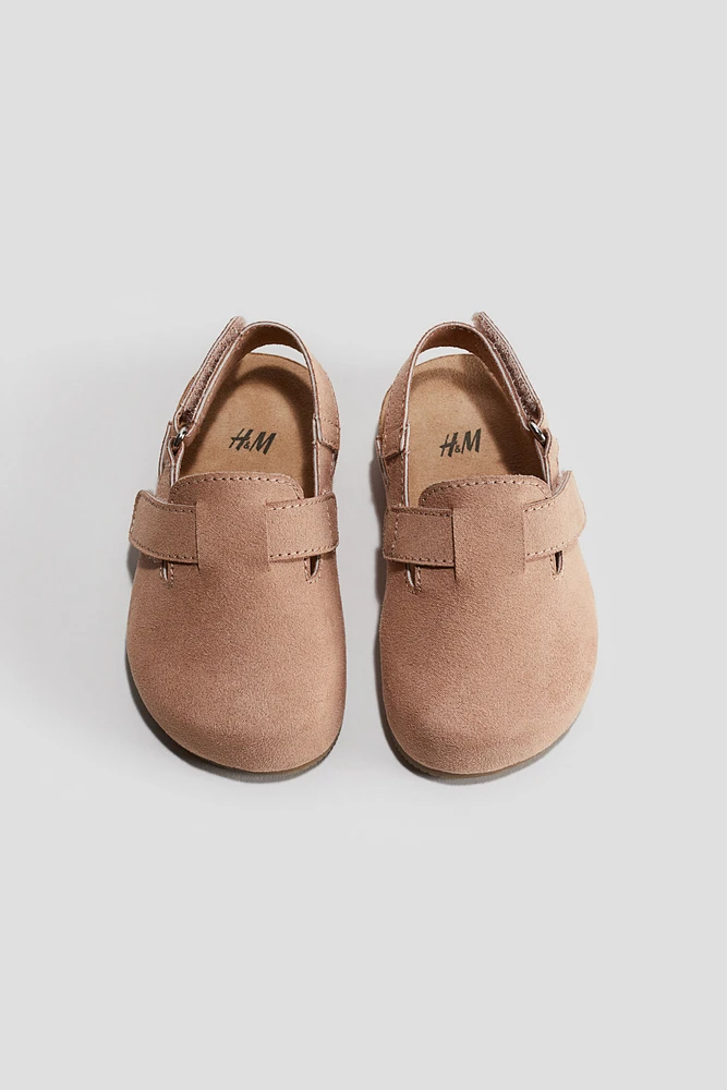 Sandales en tissu gratté