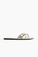 Sandales à brides croisées