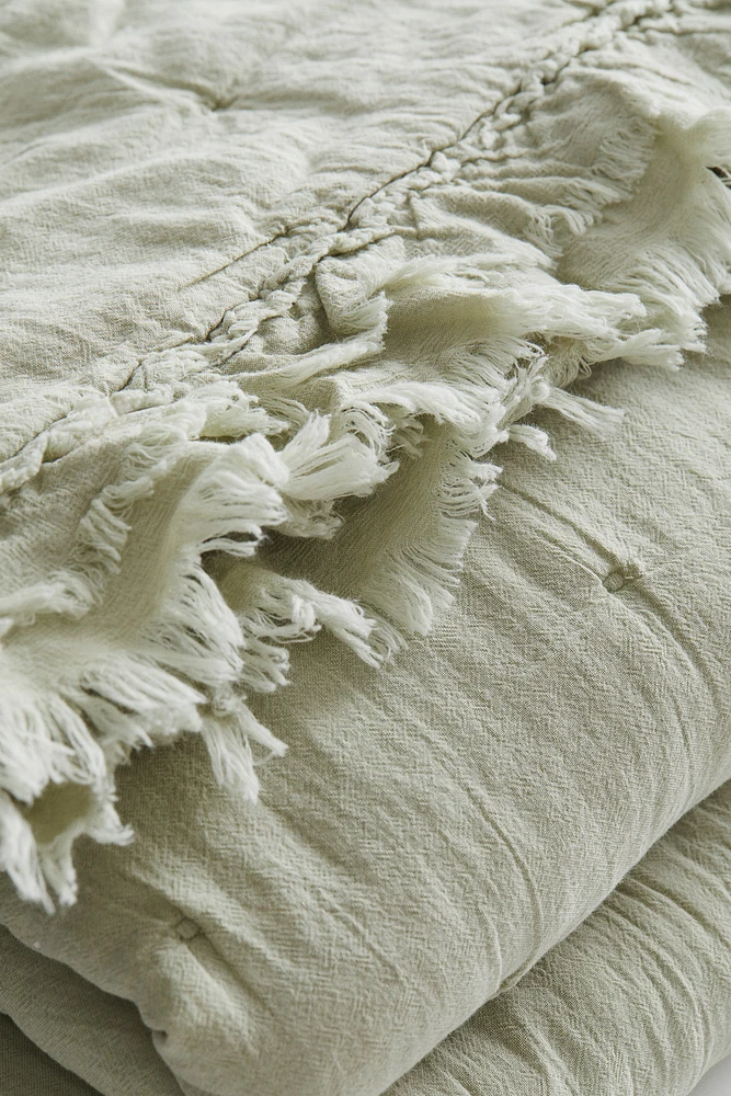 Ruffle-trimmed Bedspread