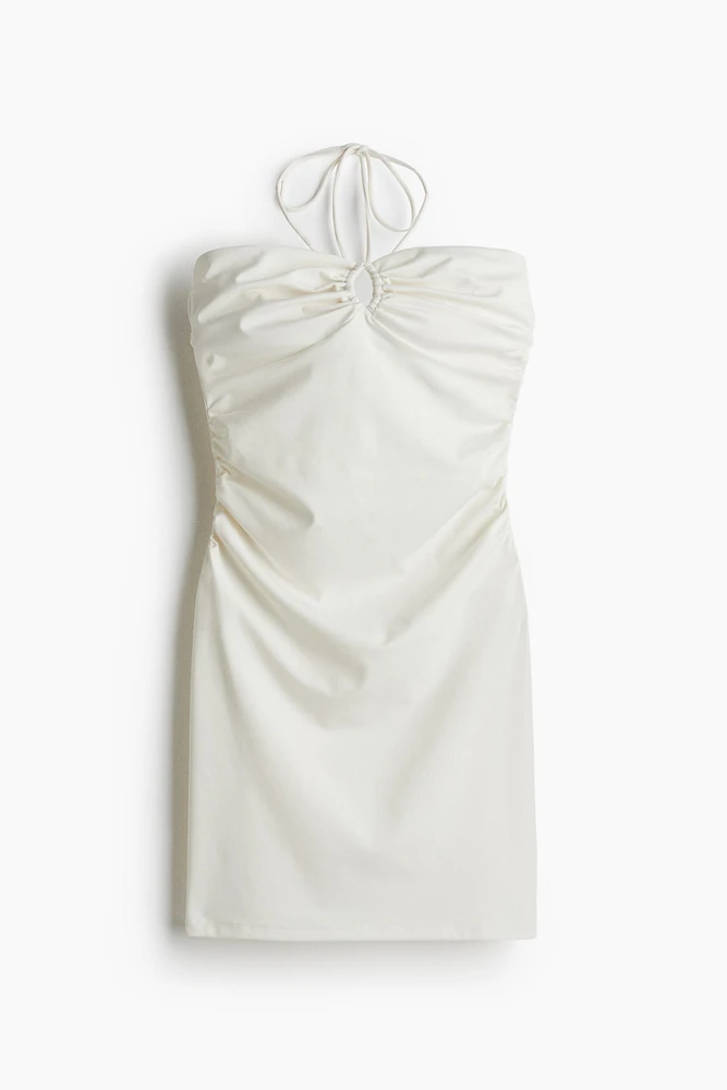 Robe dos nu à effet ruché