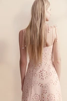 Robe en broderie anglaise avec bretelles à nouer