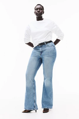 Jean évasé coupe galbée taille haute