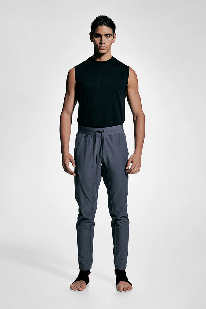 Pantalon sport près du corps en textile DryMove🅪