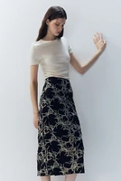 Embroidered pencil skirt