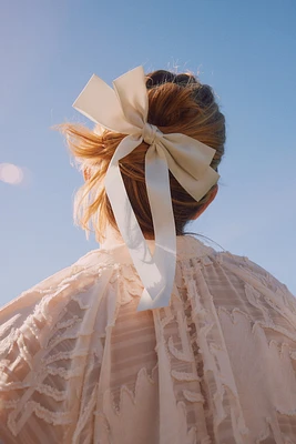 Bow-decorated Hair Clip