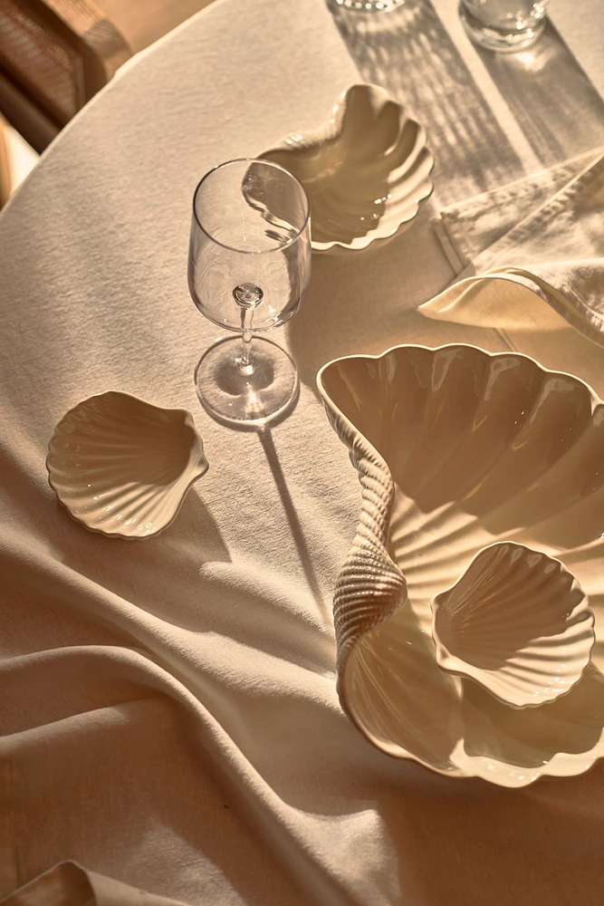 Grand bol de service en forme de coquillage