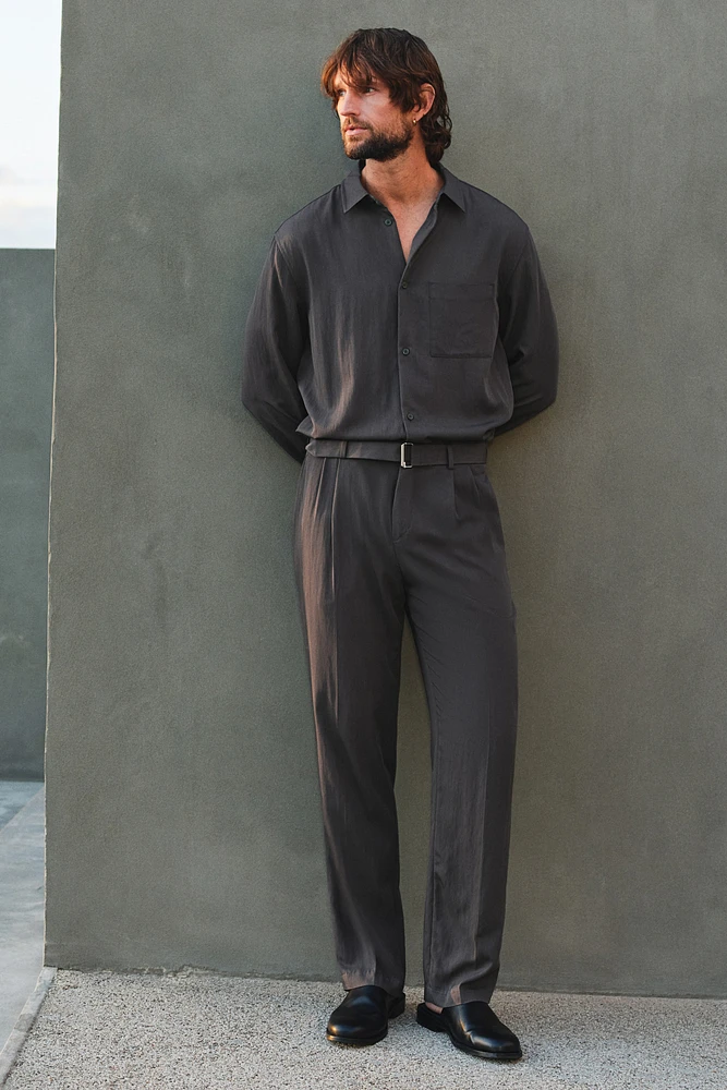 Pantalon classique en sergé avec ceinture