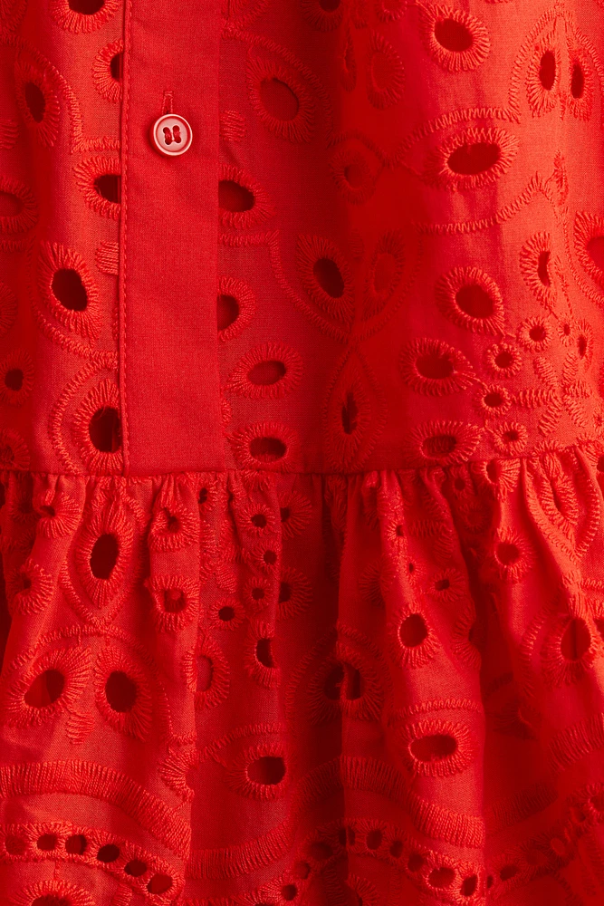 Robe en broderie anglaise