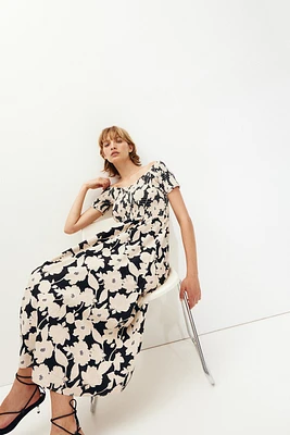 Robe épaules nues smockée