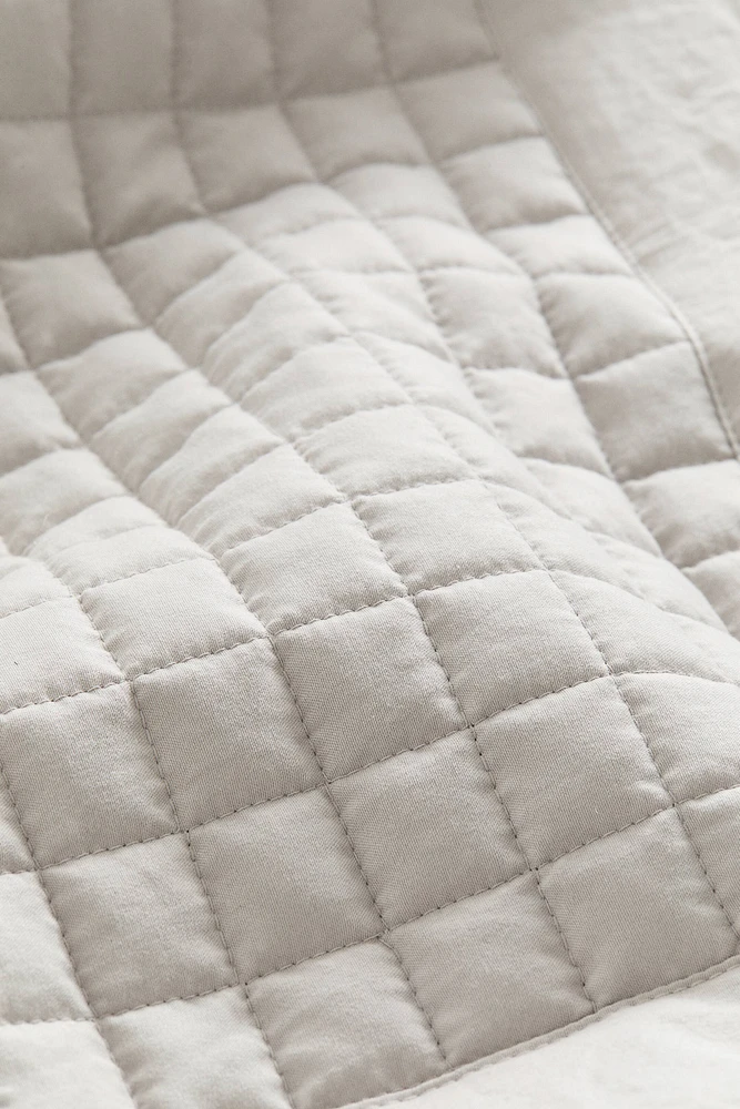 Quilted bedspread