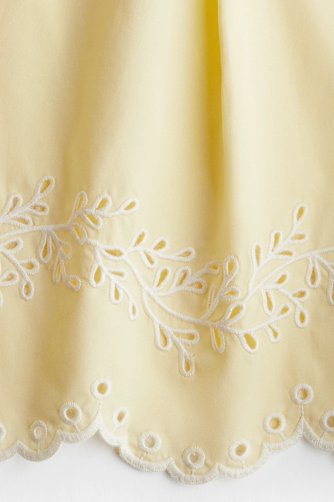 Short avec broderie anglaise
