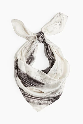 Foulard en satin imprimé