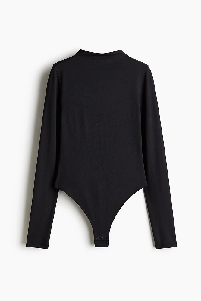Maillot culotte-ficelle à col cheminée