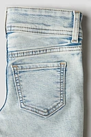 Jean très extensible à jambes évasées