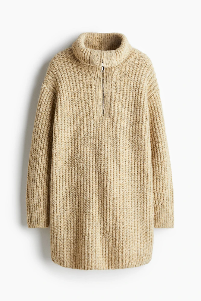 Robe en tricot côtelé avec col à fermeture éclair