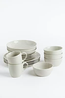 Lot de 4 assiettes en porcelaine