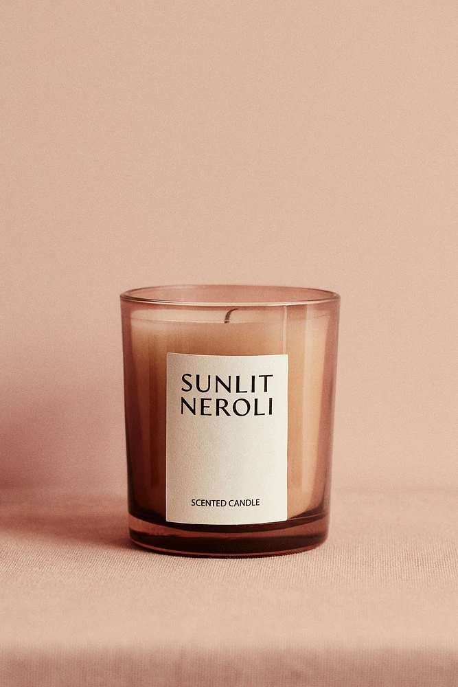 Bougie parfumée dans un pot en verre