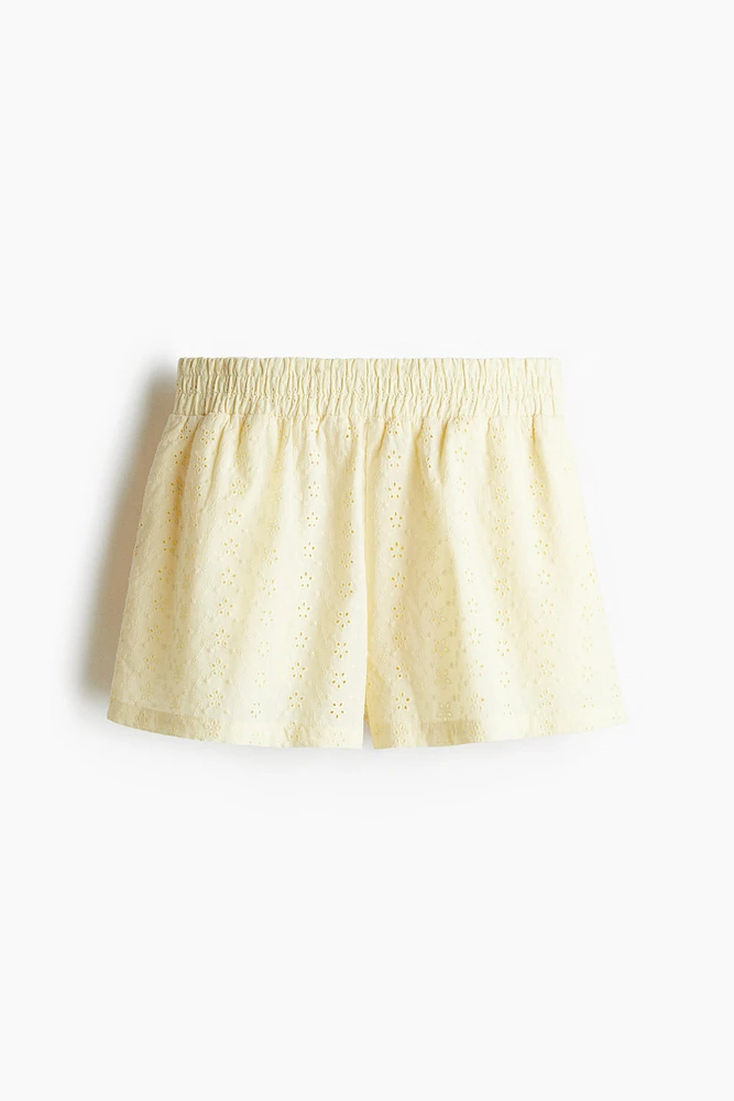 Short taille haute avec broderie anglaise