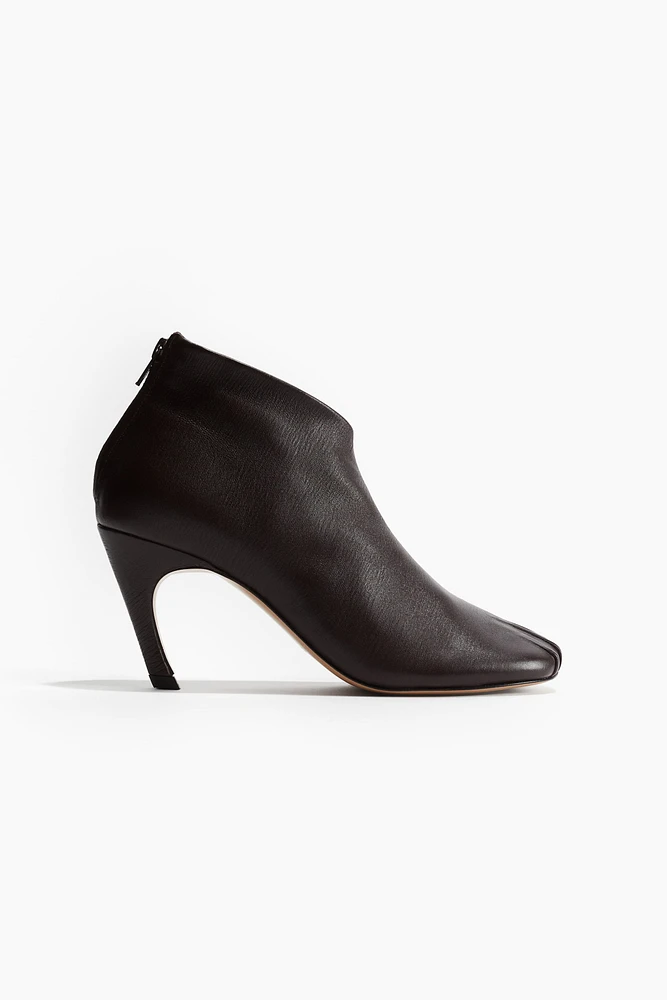 Pleat-detail heeled boots