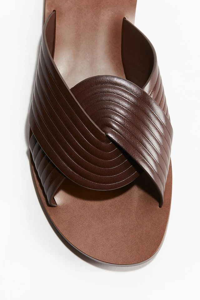 H M Fluted Strap
