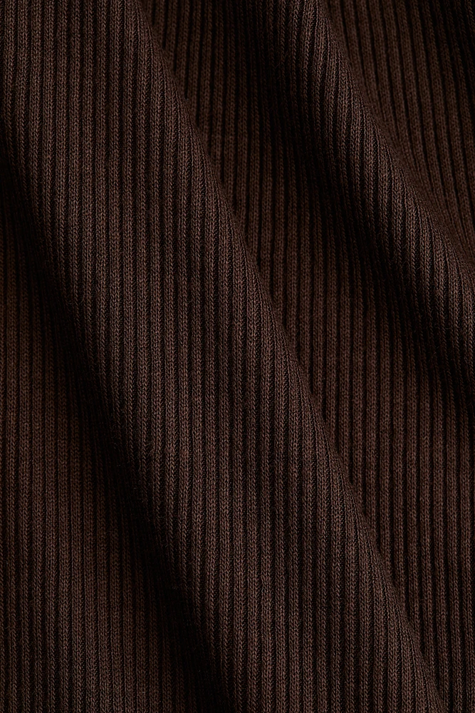 Robe MAMA à fines bretelles en tricot côtelé