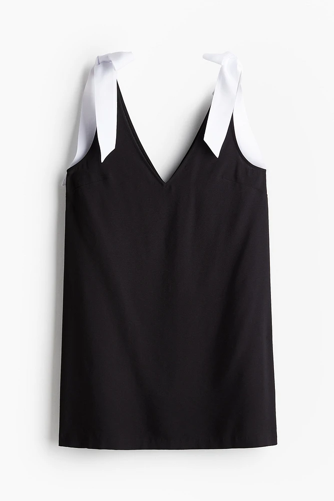 Robe trapèze avec bretelles à nouer