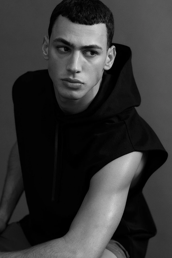 Regular-Fit Sleeveless Sports Hoodie with DryMove™