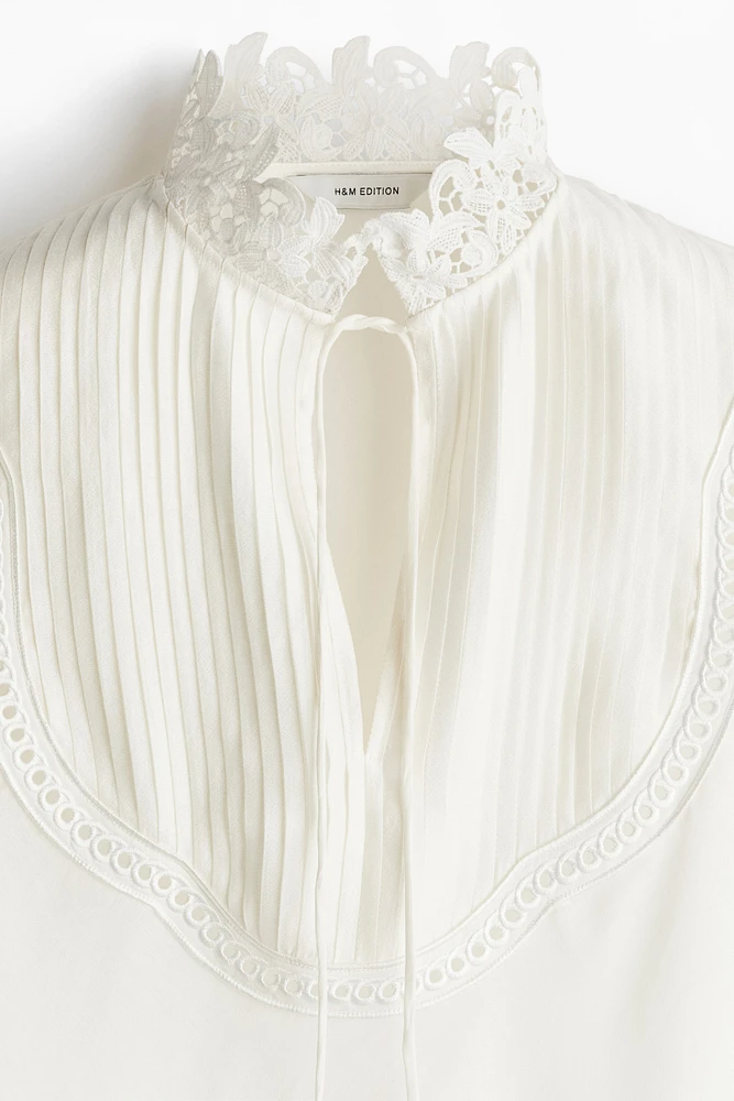 Blouse avec col en dentelle