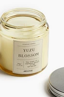 Petite bougie parfumée dans un pot en verre
