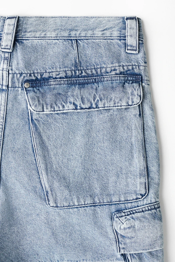 Short cargo Coupe Ample en denim